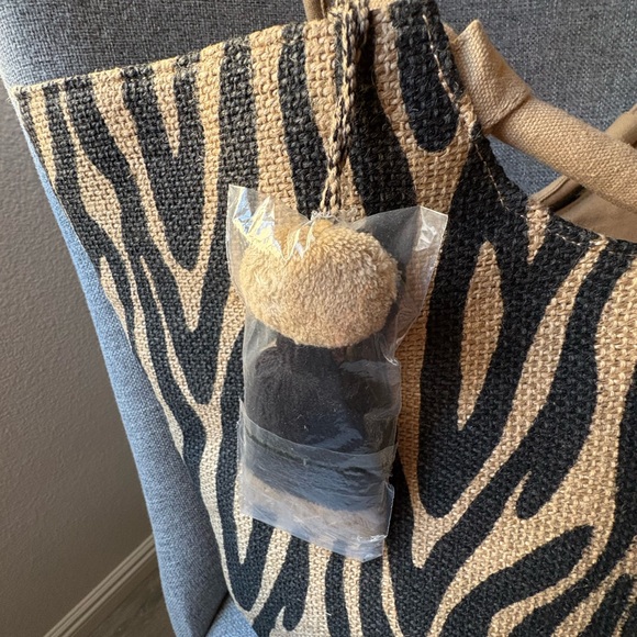 NWT America and Beyond Zebra Jute Tote - Picture 3 of 8
